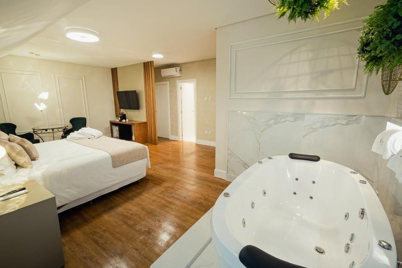 Hotel E Restaurante Giratorio Rf Vision - A Vista 360 De 4*