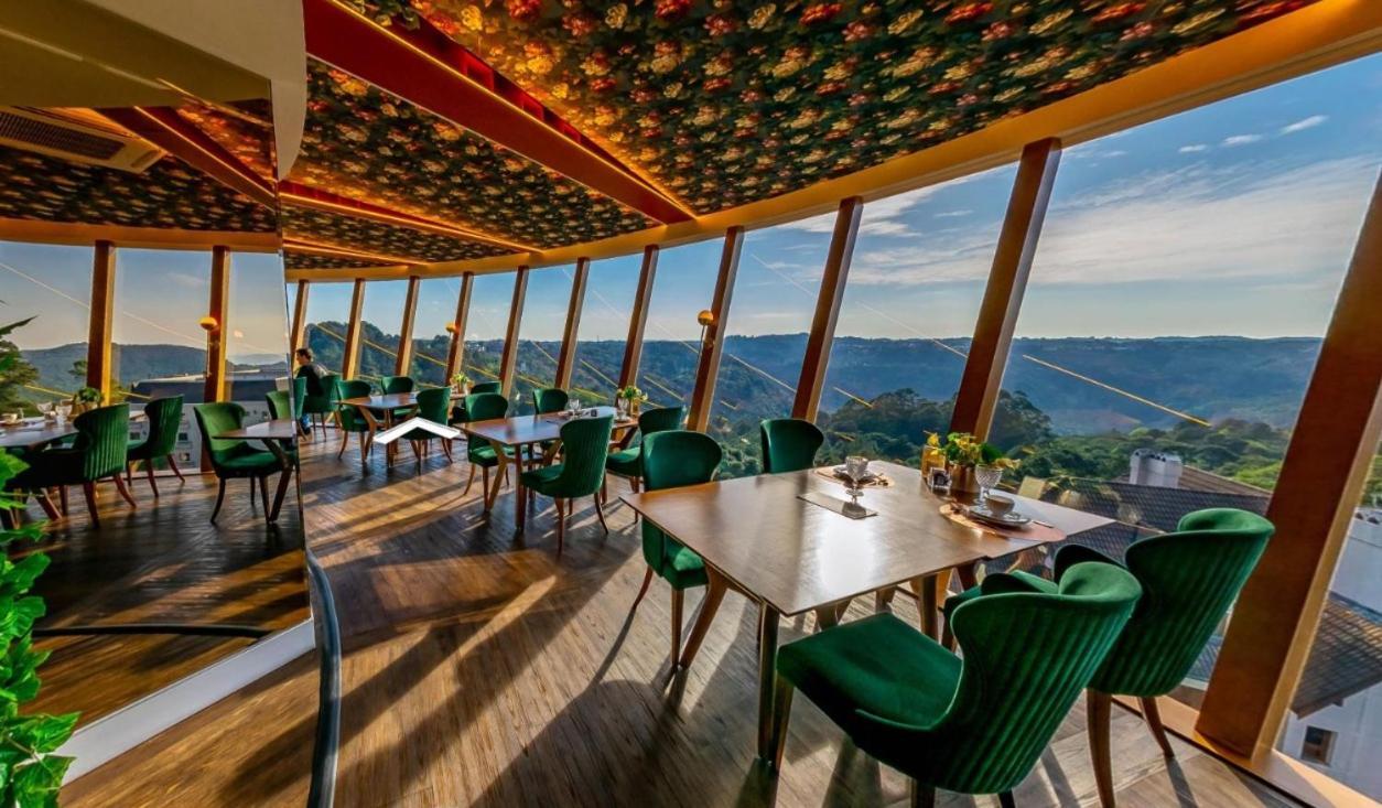 Hotel E Restaurante Giratorio Rf Vision - A Vista 360 De 4*